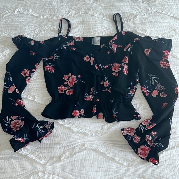 (Size 2) Floral off-shoulder long sleeve top - H&M (women’s) - Picture 7 of 13